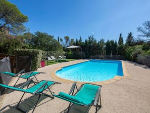 L'Eau, Ciel, Plante, Piscine, Ombre, Mobilier De Jardin, Arbre, Chaise, Loisir, Bâtiment