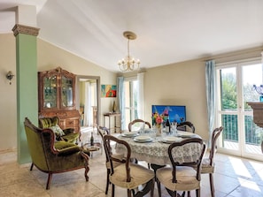 Möbel, Interior Design, Flooring, Stuhl, Holz, Tabelle, Decke, Fussboden, Zimmer, Esszimmer