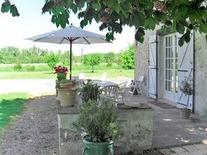 Plant, Property, Flowerpot, Umbrella, Building, Window, Table, Green, Tree, Houseplant