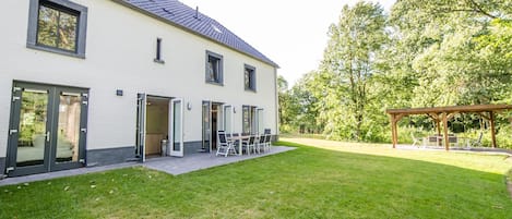 Außenseite Ferienhaus [Sommer]