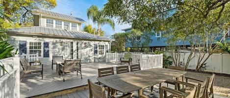 Enjoy laughter & games in this expansive yard