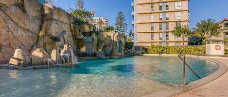 Lagoon-style swimming pool 🏊‍♂️