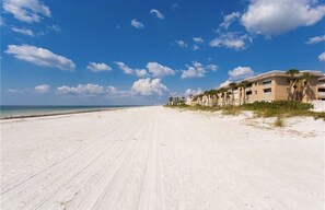 White sandy beach in Belleair Beach FL