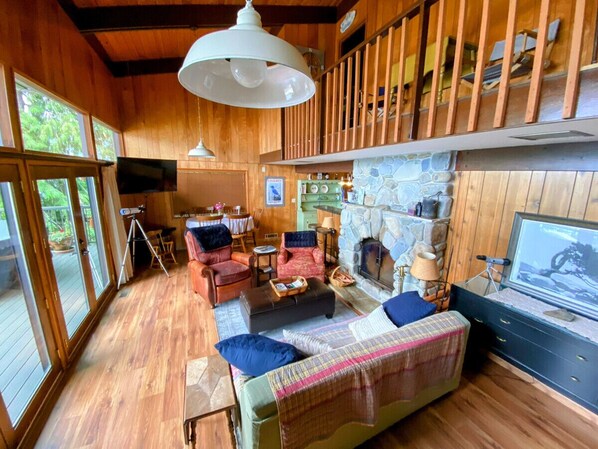 Relax in the spacious living room, complete with rustic décor and a warm fireplace