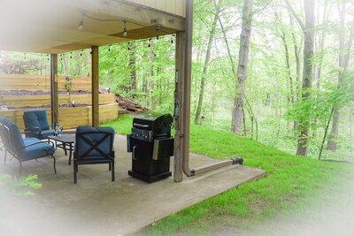 Woodland Retreat  2 bed 1 bath  deluxe suite with private entry and patio