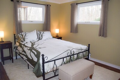 Woodland Retreat  2 bed 1 bath  deluxe suite with private entry and patio