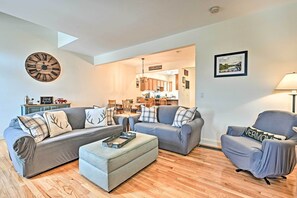 Living Room | Free WiFi | Smart TV | Central A/C & Heat | 1st Floor