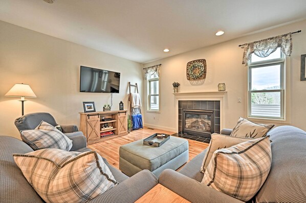 Quechee Vacation Rental | 2BR | 2.5BA | 1,339 Sq Ft | Stairs Required