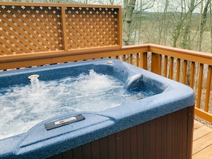 Large modern hot tub for 4 guests with view of nearby river and mountains