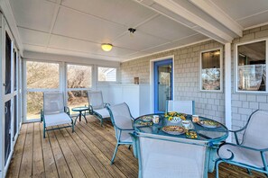 Screened Porch | Outdoor Dining