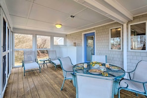 Screened Porch | Outdoor Dining