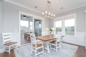 Dining Area to host 6
