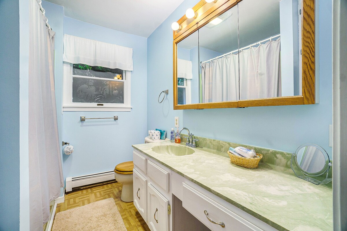 Adorable home with private balcony & wraparound deck