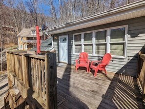 Welcome to Hillside Hideaway