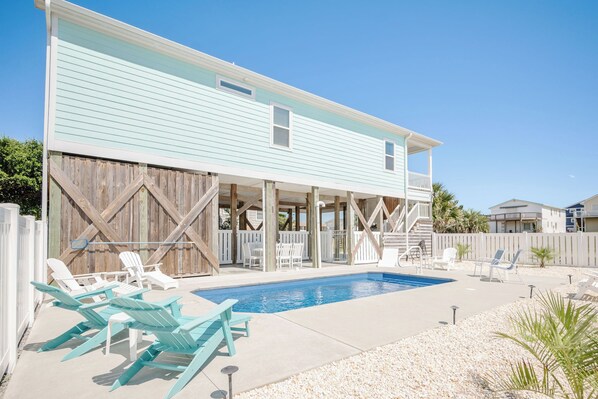 Exterior / Private Pool - Side