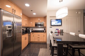 Quickly forget about your kitchen amenities after you set your eyes on ours.