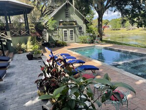 Pool w/spa.  35 dollars a day additional to use pool/spa, pub/game room & gym