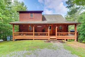 Cabin Exterior | Wraparound Deck