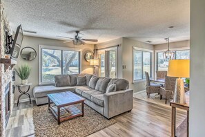 Living Room | Queen Murphy Bed