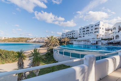 Beautiful Apartment with Wi-Fi, Pool, Terrace and Sea View