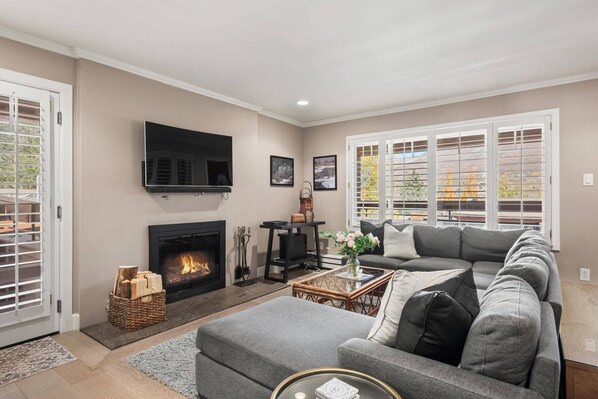 The gas fireplace and inviting living room furnishings create a comfortable & relaxing space to spend time during your vacation.
