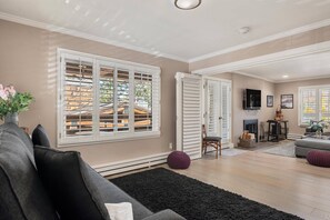 Use the den area as a 3rd bedroom with a pull-out sofa bed, with en-suite full bath, or as an extension of the living area.