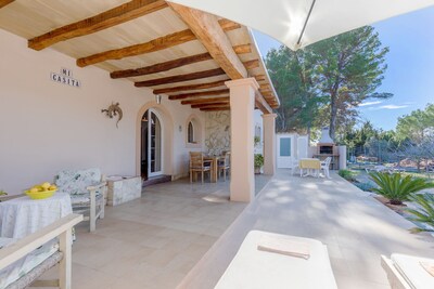Villa in a Fantastic Location with Wi-Fi, Air Conditioning and Parking; Pets Allowed