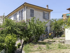 Pflanze, Eigentum, Gebäude, Fenster, Himmel, Grundstueck, Vegetation, Haus, Hütte, Wohngebiet