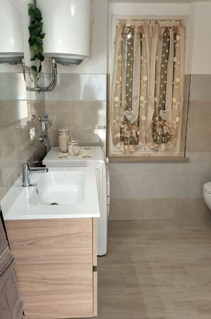 Zapfhahn, Armatur, Sinken, Bad Sink, Badezimmer, Beleuchtung, Holz, Interior Design, Fussboden, Rechteck