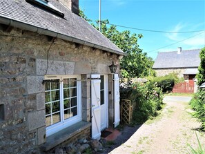 Plante, Bâtiment, Propriété, Fenêtre, Ciel, Nuage, Maison, Arbre, Bois, Chalet