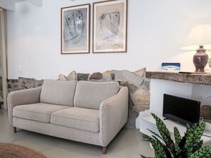 Flooring, Floor, Couch, Living Room, Throw Pillow, Houseplant, Natural Material, Pillow