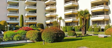 Eigendom, Woongebied, Gebouw, Onroerend Goed, Groen, Architectuur, Condominium, Huis, Huis, Appartement