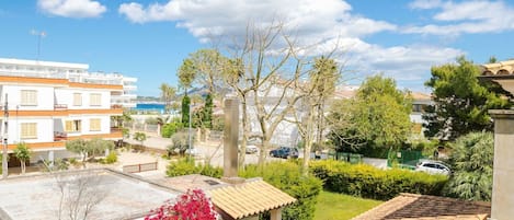 Propiedad, Bienes Raíces, Barrio Residencial, Edificio, Tiempo De Día, Casa, Casa, Cielo, Árbol, Nube