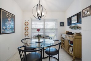 Kitchen Eating Area