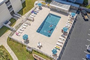 Fun in the Sun! Plenty of loungers @ pool. Charcoal grills & picnic tables. 