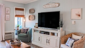 Smart TV w/Spectrum & HBO. Check out Beach TV app! 