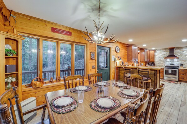 Deep Gap Vacation Rental | 3BR | 3BA | 2,100 Sq Ft | Stairs Required