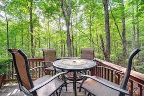 Deck | Outdoor Dining | Views