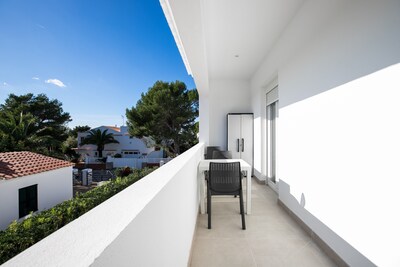 Modern Apartment with Private RooftopTerrace, Access to Pool,  Air Conditioning and Wi-Fi