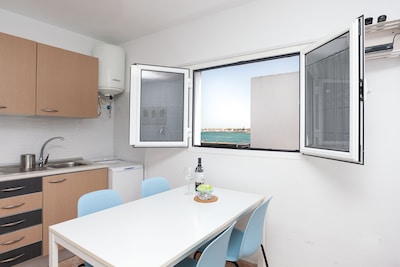 Apartment Eloisa 2 on the Beach in Old Town with Ocean View & Wi-Fi; Easy Street Parking