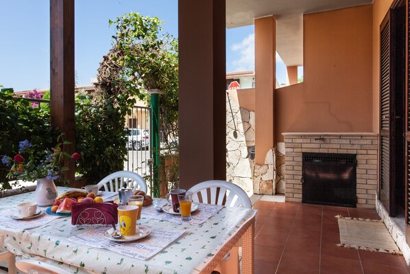 Outdoor dining