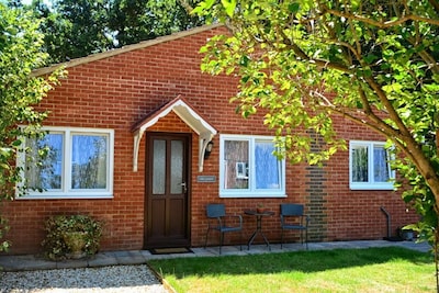 Cosy, self-contained dog-friendly cottage