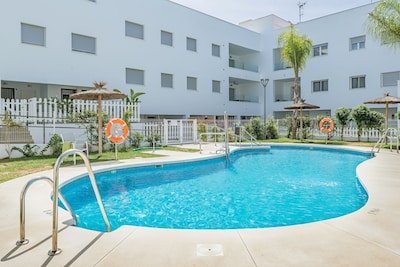 Hermoso apartamento Central'Bonito Piso en Conil' cerca de la playa con piscina, balcón, Wi-Fi y aire acondicionado; Aparcamiento disponible