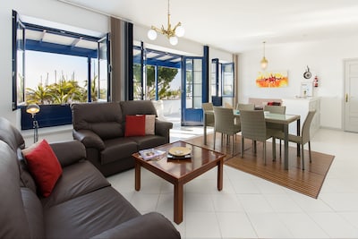 Beautiful Decor & Spacious Terrace with Ocean View - Apartment VistAgua