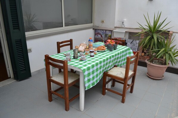 Outdoor dining