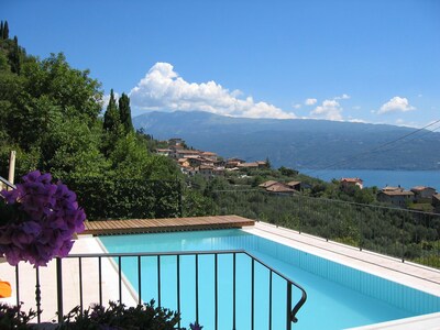 Fantastic Villa with Wi-Fi, Pool, Sea View and Terrace; Parking Available