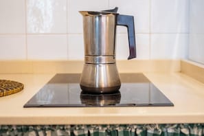 Kaffee und/oder Kaffeemaschine