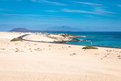 Central Apartment "Céntrico Playa Corralejo 2" Close to the Beach with Balcony & Wi-Fi; Street Parking Available