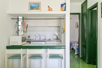 Cosy Apartment Close to Beach with Terrace, Pool & Wi-Fi; Pets Allowed