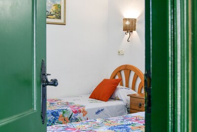 Cosy Apartment Close to Beach with Terrace, Pool & Wi-Fi; Pets Allowed